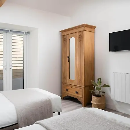 Meadow View Barn, Rural St Ives, Cornwall. Brand New 2 Bedroom Idyllic Contemporary With Log Burner. Holiday home *