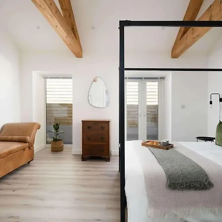 Meadow View Barn, Rural St Ives, Cornwall. Brand New 2 Bedroom Idyllic Contemporary With Log Burner. Holiday home