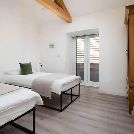 Meadow View Barn, Rural St Ives, Cornwall. Brand New 2 Bedroom Idyllic Contemporary With Log Burner. Holiday home *