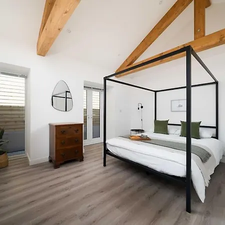 Holiday home Meadow View Barn, Rural St Ives, Cornwall. Brand New 2 Bedroom Idyllic Contemporary With Log Burner.