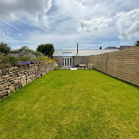 Meadow View Barn, Rural St Ives, Cornwall. Brand New 2 Bedroom Idyllic Contemporary With Log Burner. *